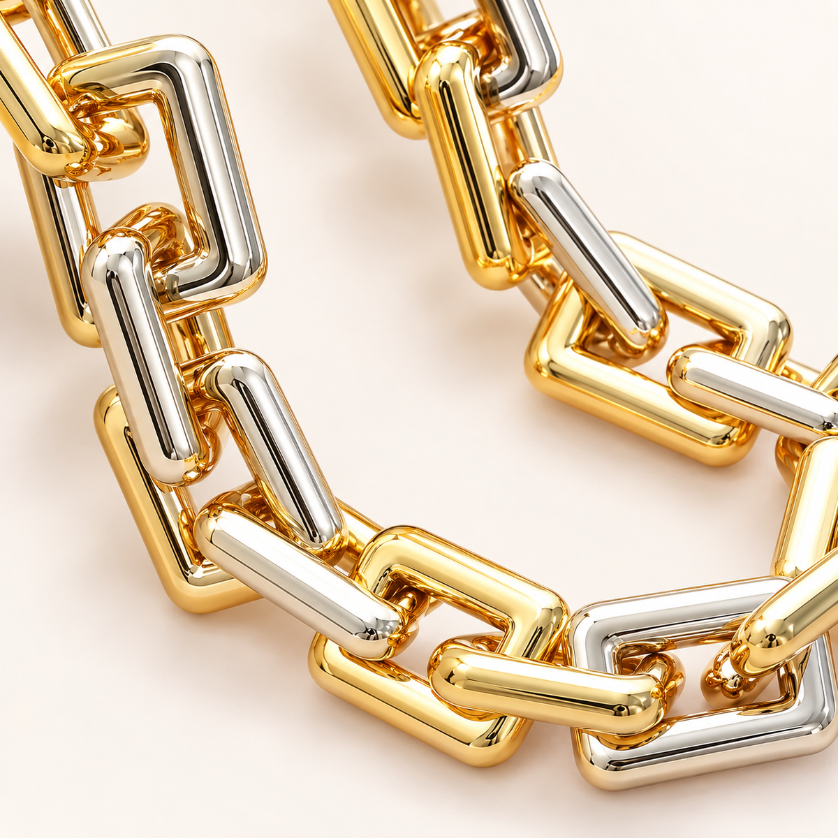 VEYRISSA Sculpted Link Choker — close-up detail