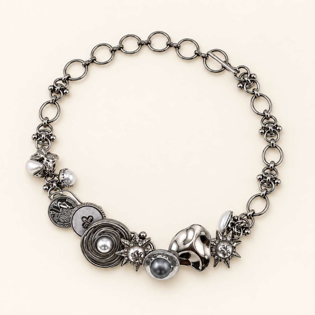VEYRISSA Button Halo Pendant Necklace — product view